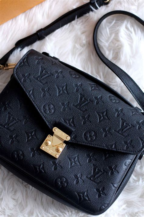 louis vuitton purse pochette metis|Louis Vuitton Pochette monogram.